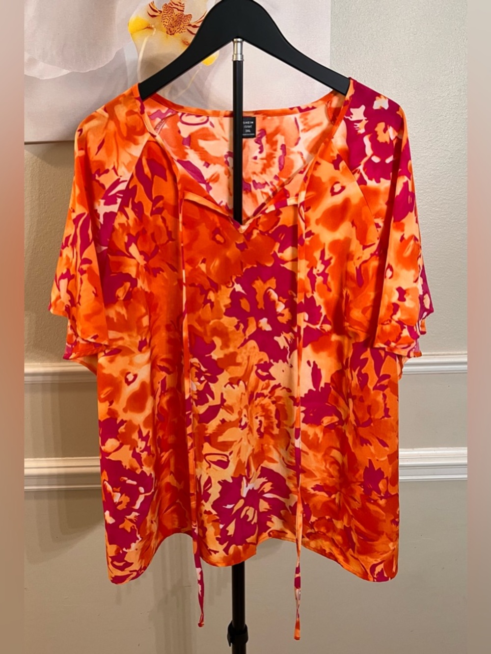 Women’s Vibrant Abstract Floral Print Tie-Neck Short Sleeve Blouse! Size 3XL. - Picture 2 of 11